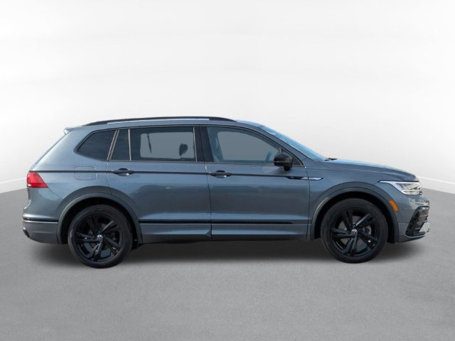 Used 2023 Volkswagen Tiguan SE R-Line AWD/4WD image 2