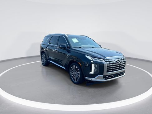 Used 2024 Hyundai Palisade Calligraphy FWD image 2