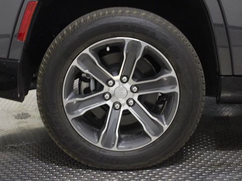 Used 2023 Jeep Grand Wagoneer 4WD image 13