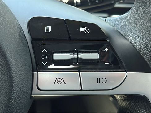 Used 2024 Hyundai Elantra SEL FWD image 19