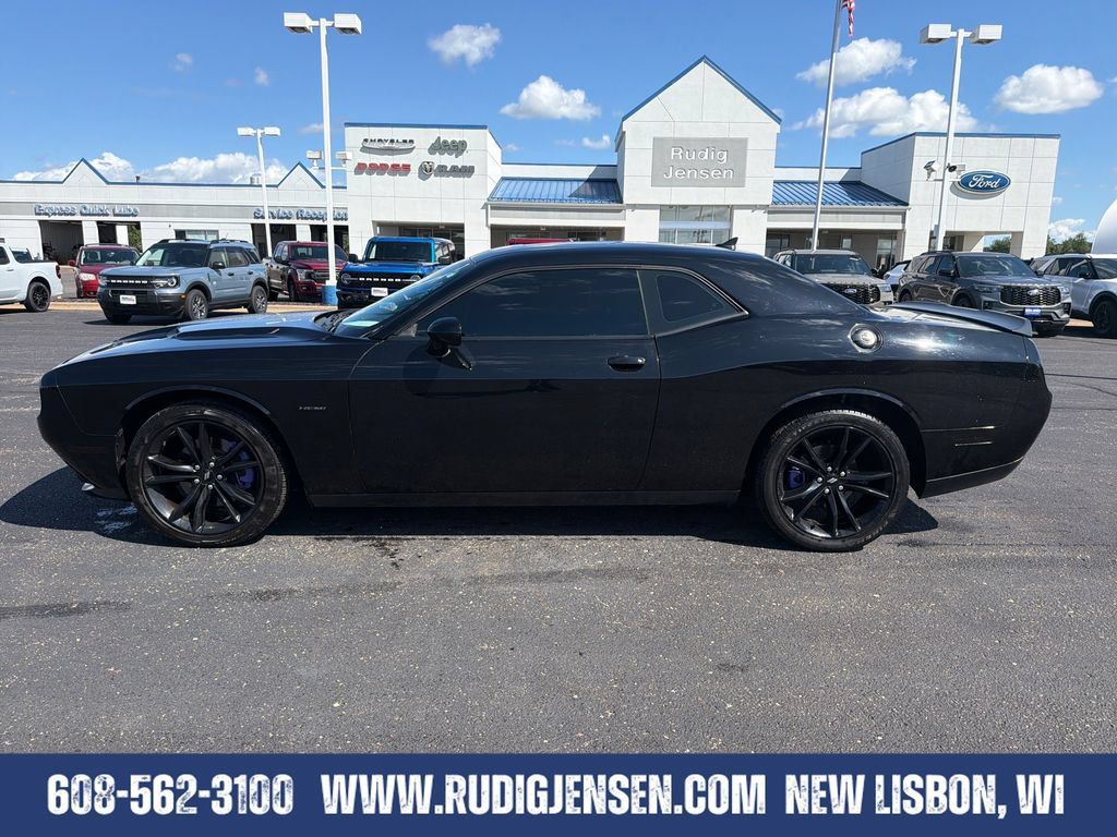 Used 2017 Dodge Challenger R/T w/ Driver Convenience Group RWD image 2