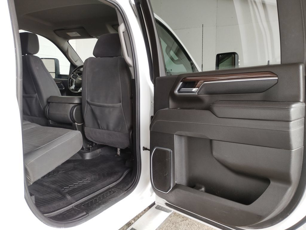 Used 2025 Chevrolet Silverado 2500 LT AWD/4WD image 16