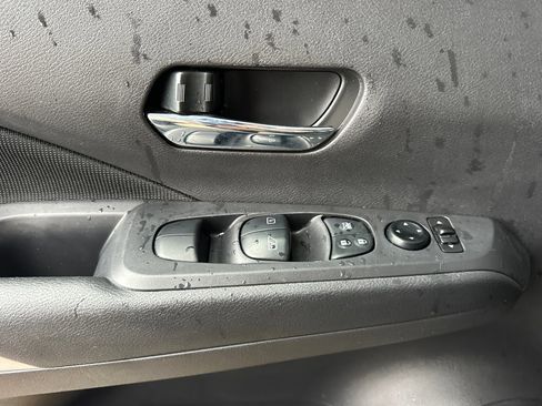 Used 2024 Nissan Kicks SV image 11