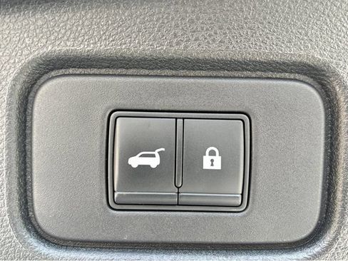 Certified 2022 Nissan Pathfinder SV w/ SV Premium Package AWD/4WD image 20