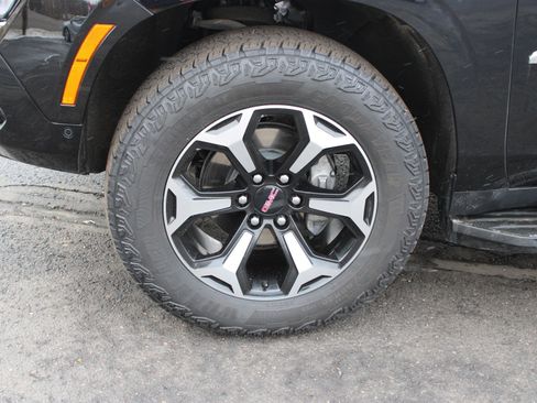 Used 2025 GMC Yukon AT4 w/ LPO, Floor Liner Package image 11