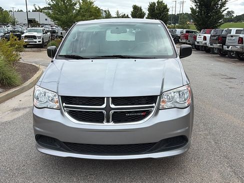 Used 2015 Dodge Grand Caravan American Value Package w/ UConnect Hands-Free Group FWD image 3