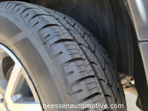 Used 2022 GMC Acadia SLE w/ LPO, Floor Liner Package FWD image 33