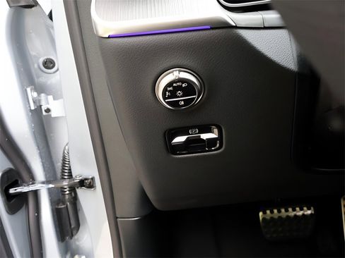 Certified 2025 Mercedes-Benz GLC 300 4MATIC image 37