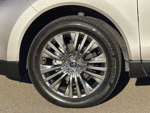 Used 2021 Toyota Venza Limited image 45