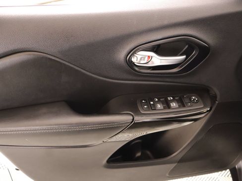 Used 2023 Jeep Cherokee Altitude Lux AWD/4WD image 16