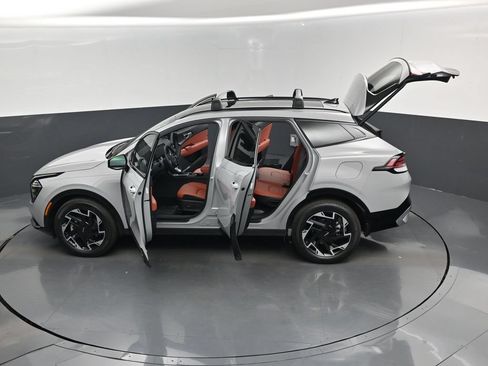 Certified 2025 Kia Sportage SX AWD/4WD image 17