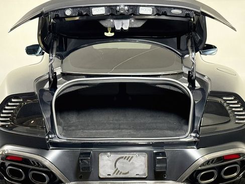 Used 2025 Aston Martin Vanquish RWD image 25