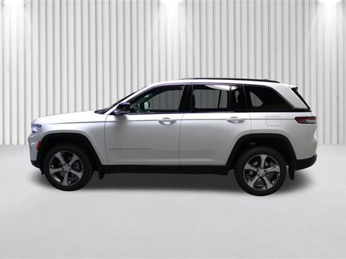 New 2025 Jeep Grand Cherokee Limited w/ Luxury Tech Group II image 7