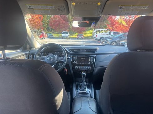 Used 2019 Nissan Rogue S image 36
