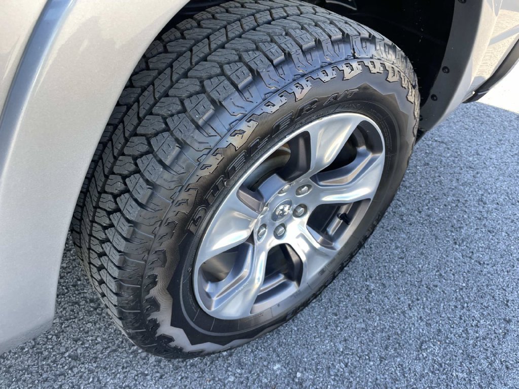 Used 2019 RAM 1500 Laramie AWD/4WD image 16
