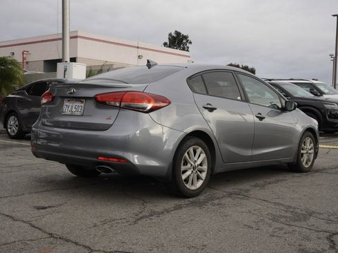 Used 2017 Kia Forte S image 4