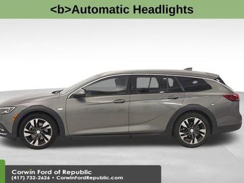 Used 2018 Buick Regal Essence w/ Driver Confidence Package #1 image 4