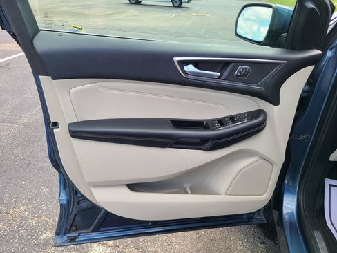 Used 2018 Ford Edge Titanium w/ Equipment Group 302A AWD/4WD image 3