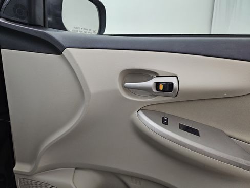 Used 2013 Toyota Corolla LE image 20