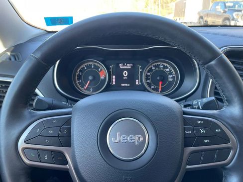 Used 2019 Jeep Cherokee Latitude Plus w/ Cold Weather Group AWD/4WD image 10