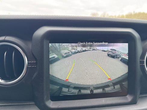 Used 2022 Jeep Wrangler Unlimited Sahara w/ LED Lighting Group image 18