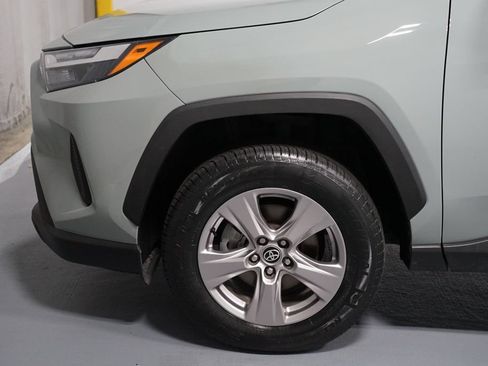 Used 2022 Toyota RAV4 XLE w/ Convenience Package FWD image 5