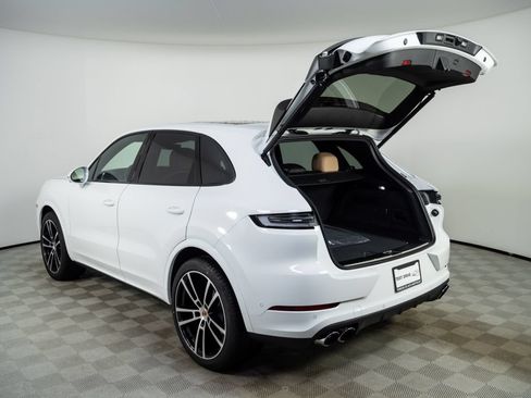 New 2026 Porsche Cayenne AWD/4WD image 32