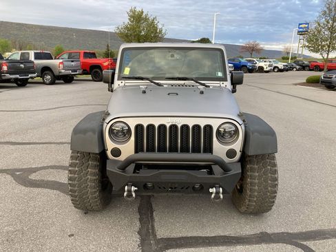 Used 2015 Jeep Wrangler Sport w/ Quick Order Package 24S AWD/4WD image 2