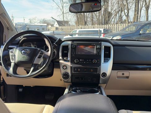 Used 2017 Nissan Titan SV AWD/4WD image 11