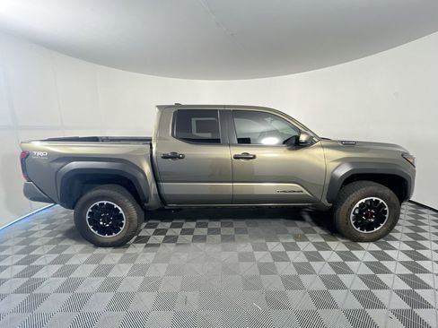Used 2025 Toyota Tacoma TRD Off-Road AWD/4WD image 2