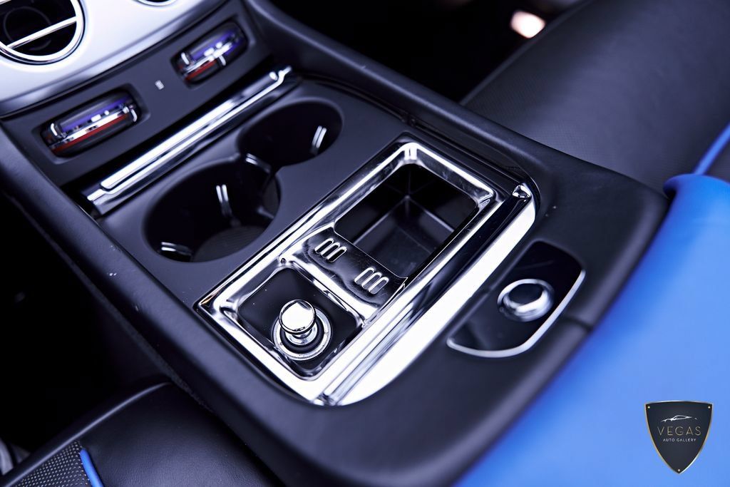 Used 2019 Rolls-Royce Dawn RWD image 63