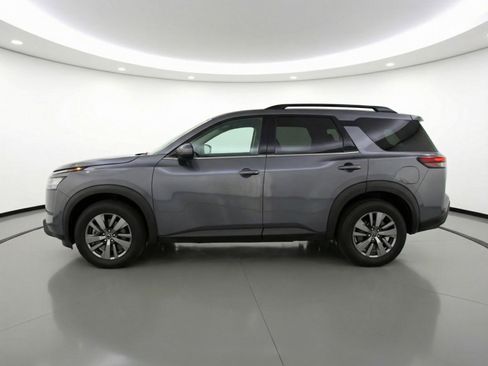 Used 2025 Nissan Pathfinder SV image 5
