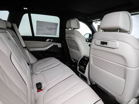 New 2026 BMW X5 xDrive40i w/ M Sport Package AWD/4WD image 25
