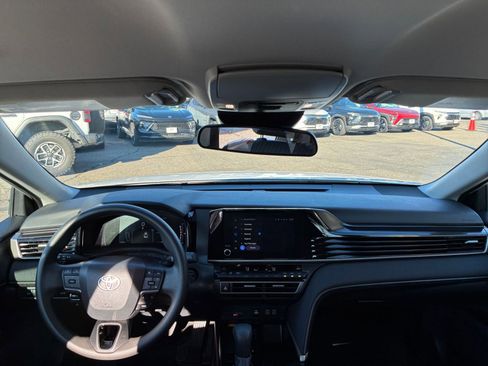 Used 2025 Toyota Camry LE image 32