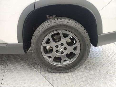 Used 2025 Honda Pilot TrailSport image 13