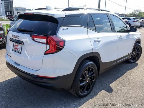 Used 2024 GMC Terrain SLE w/ Elevation Edition FWD image 8