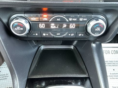 Used 2018 MAZDA MAZDA3 Grand Touring w/ Premium Equipment Package FWD image 23