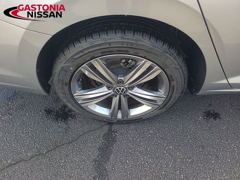 Used 2024 Volkswagen Jetta SE image 14