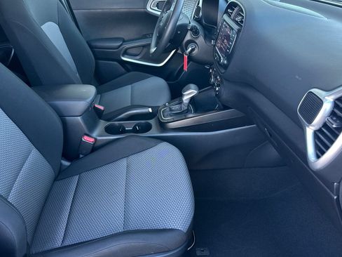 Used 2022 Kia Soul LX FWD image 16