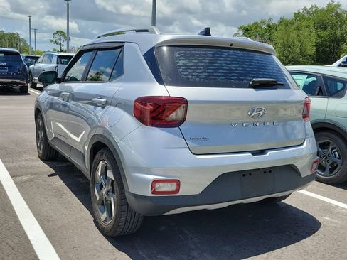 Used 2020 Hyundai Venue SEL w/ Convenience + Premium Package FWD image 4