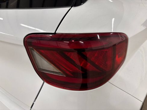 Used 2022 Hyundai Venue Limited FWD image 7