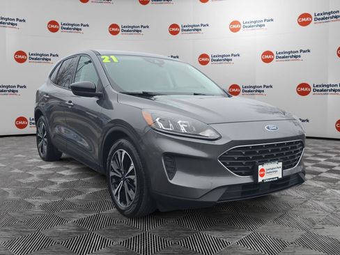 Used 2021 Ford Escape SE w/ SE Sport Appearance Package image 1