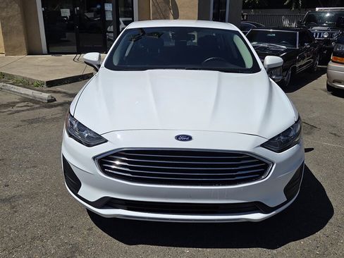 Used 2019 Ford Fusion SE FWD image 2