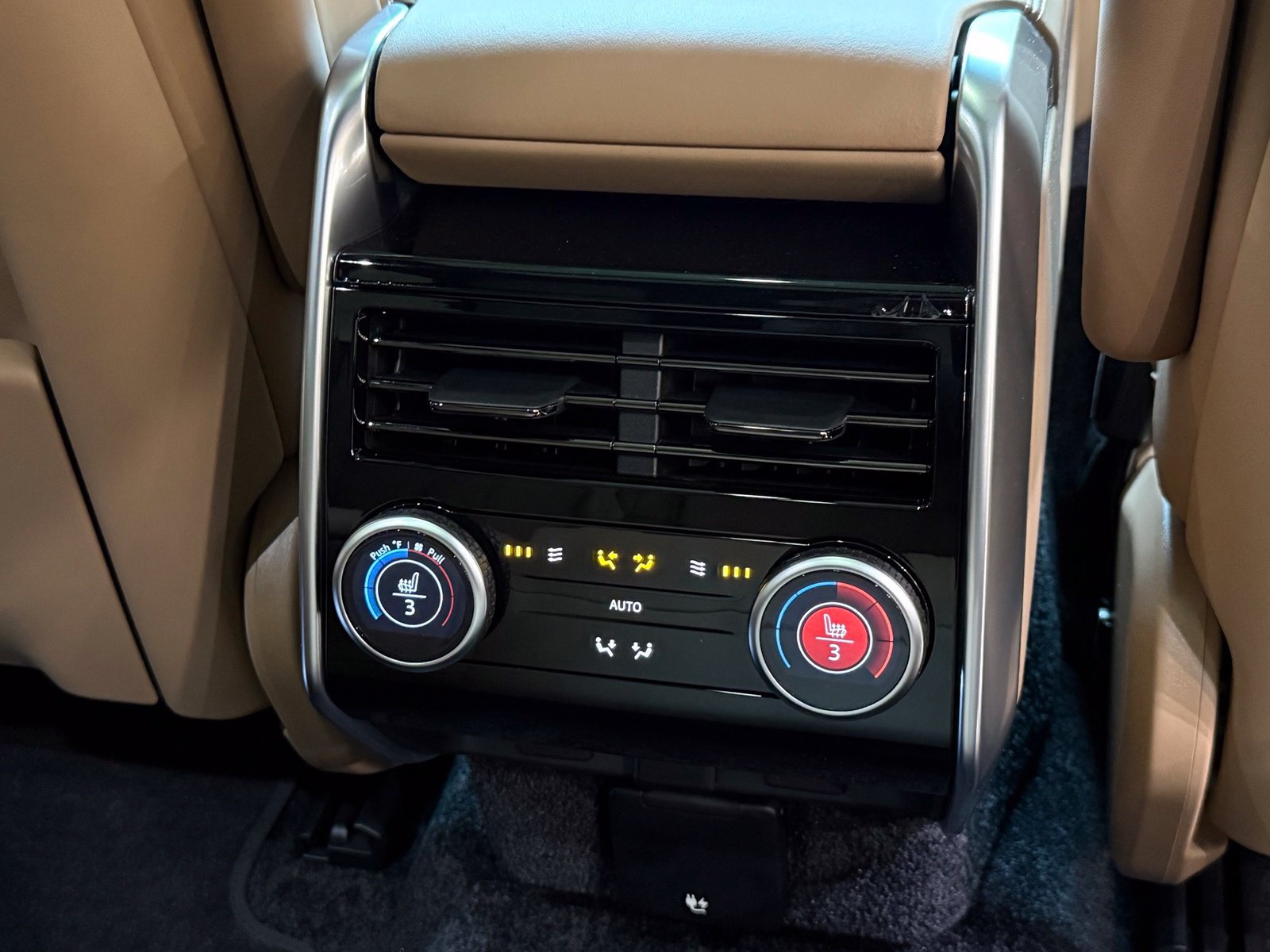 New 2026 Land Rover Range Rover SE AWD/4WD image 18