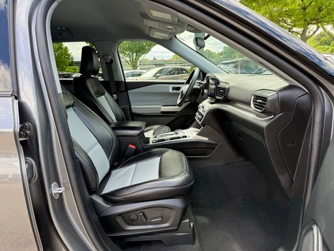 Used 2023 Ford Explorer XLT w/ Equipment Group 202A AWD/4WD image 29
