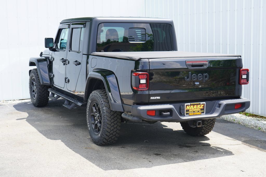 Used 2024 Jeep Gladiator Sport AWD/4WD image 4