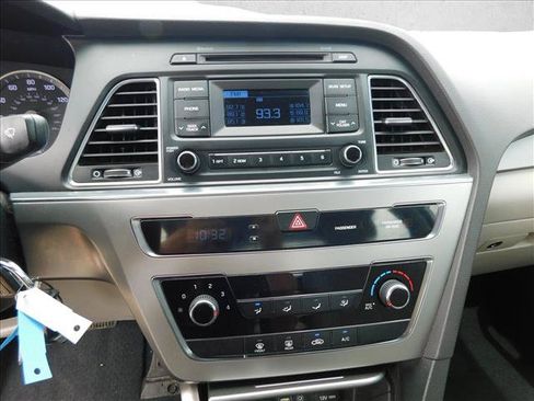 Used 2015 Hyundai Sonata SE FWD image 13