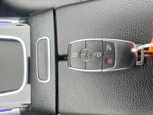 Used 2025 Mercedes-Benz GLB 250 4MATIC image 32