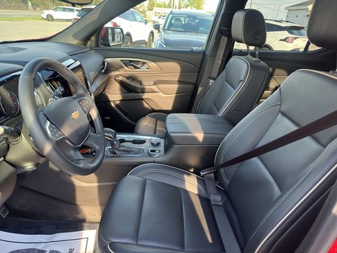 Used 2023 Chevrolet Traverse Premier AWD/4WD image 17