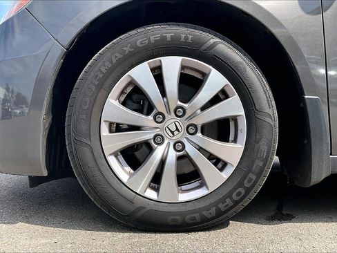 Used 2021 Chrysler Pacifica Touring-L FWD image 8